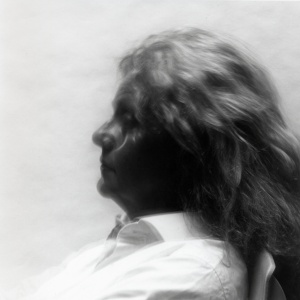 Tribu (Miriam), sèrie Il Futuro è già Passato, còpia fotogràfica bromur de plata da negatiu 6x6 cm., 2015.