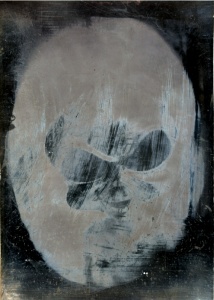 Ufo Daguerrotype, sèrie Il Futuro è già Passato, impressió digital de fotografia al daguerrotip, 12x9 cm., 2015.